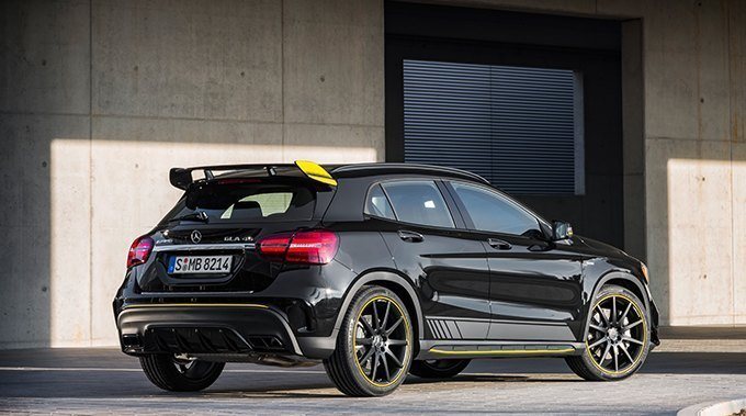 01-mercedes-benz-vehicles-mercedes-amg-gla-45-4matic-yellow-night-edition-x-156-facelift-680x379.jpg