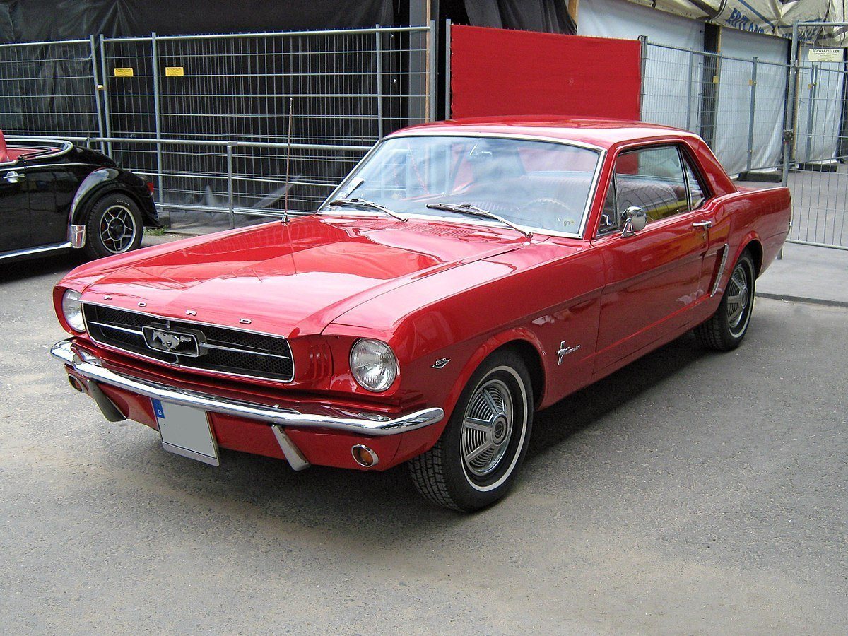 1200px-1965_Ford_Mustang_2D_Hardtop_Front.jpg