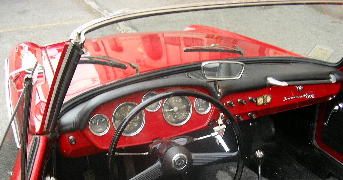 1200px-Innocenti_950_spider_-_interno_2.jpg
