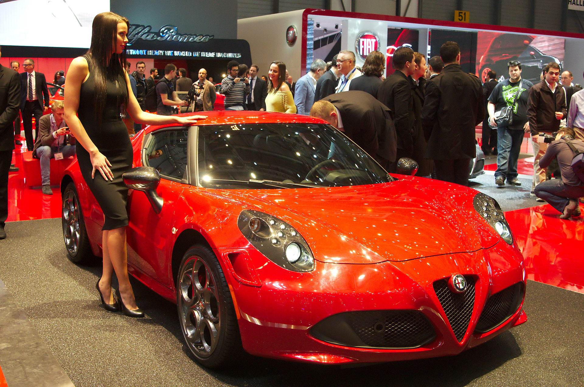 1920px-Geneva_MotorShow_2013_-_Alfa-Romeo_4C_red.jpg