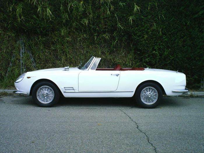 1961 AR 2000 Spider-02.jpg