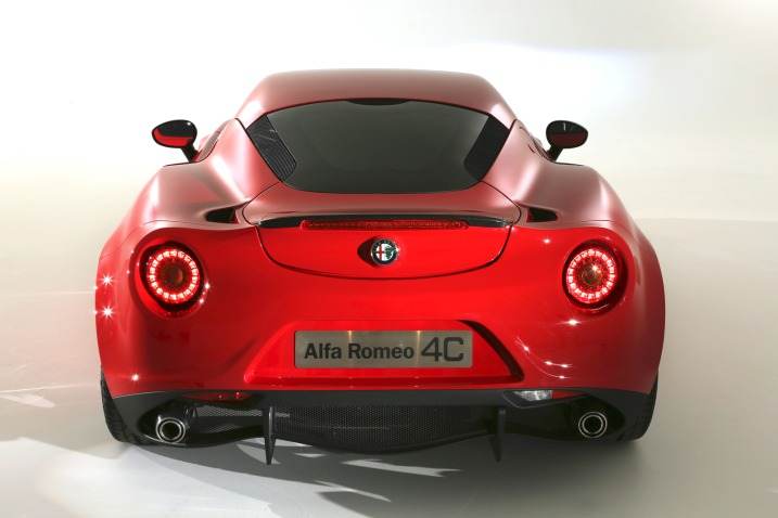 20139100161_2014_alfa-romeo_4c_rear_ft_531132_717.jpg