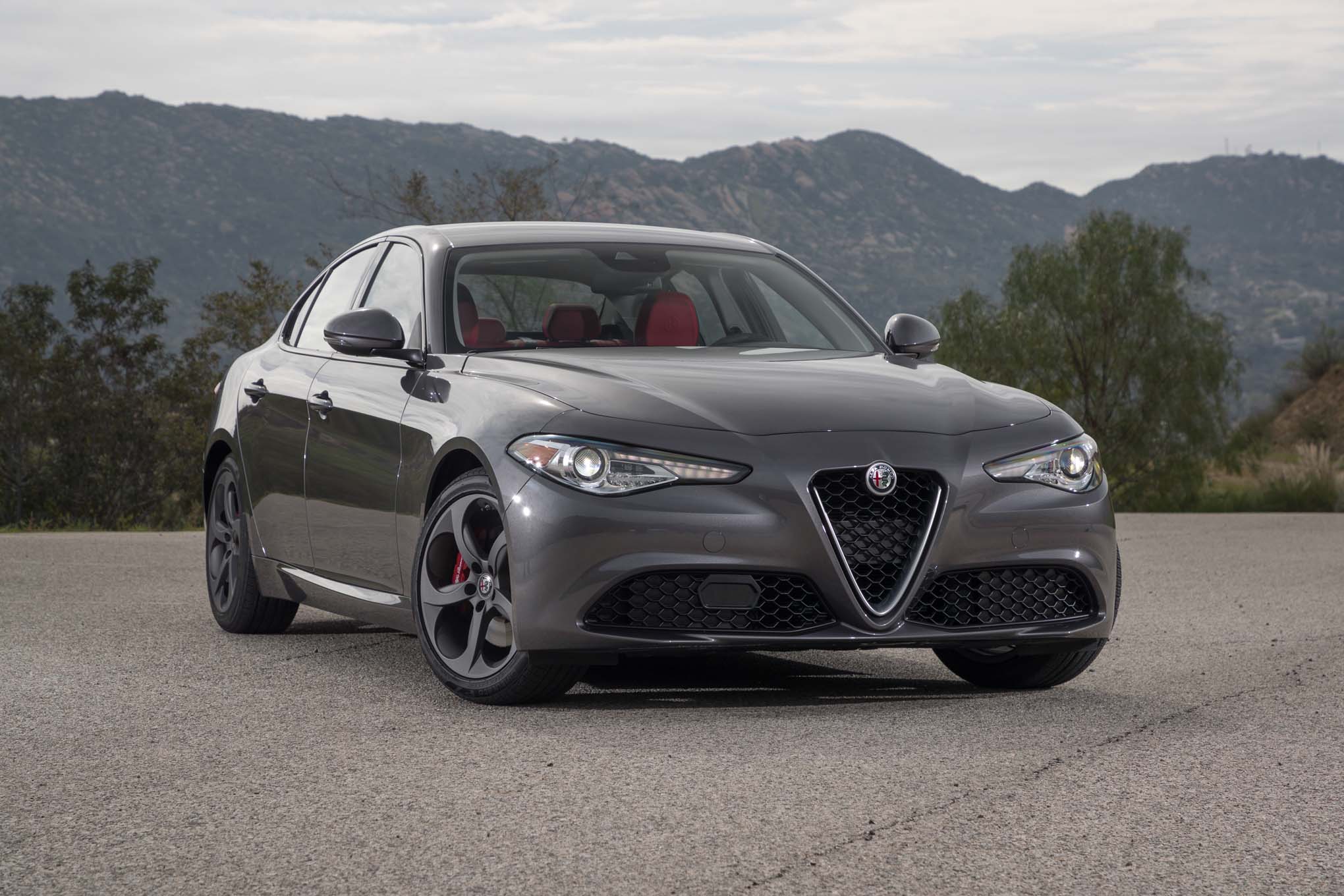 2017-Alfa-Romeo-Giulia-20-front-three-quarter.jpg