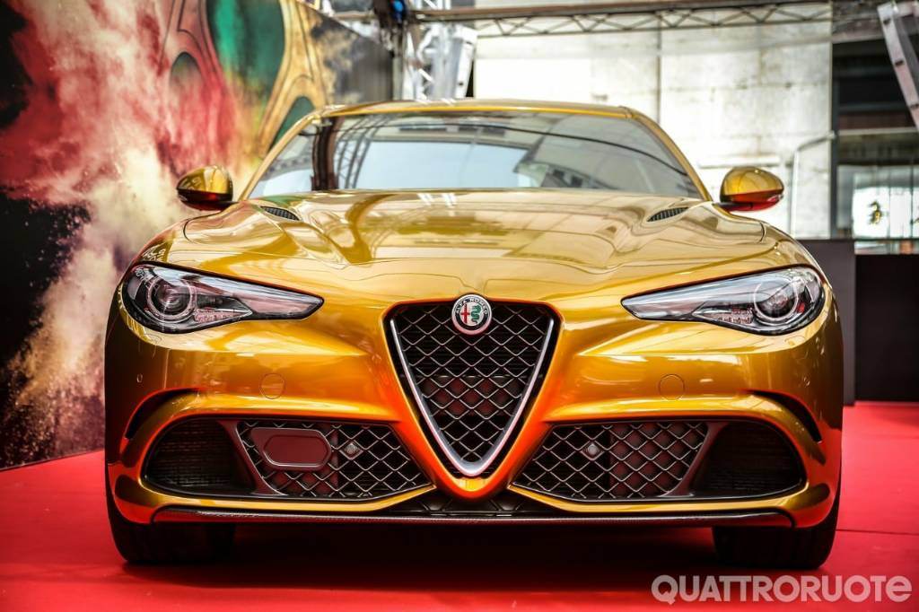 2019-Alfa-Romeo-Giulia-Quadrifoglio-Ocra-02.jpeg