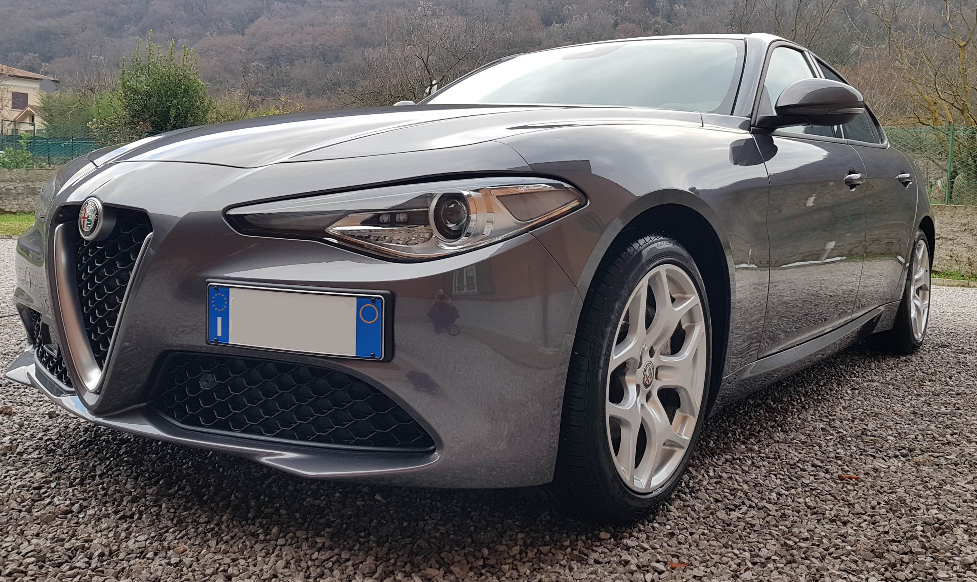 alfa-romeo-giulia-2-2-mjet-160-cv-at8-executive-grigio-vesuvio-2019