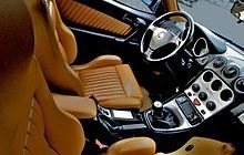 220px-Interior_Alfa_Romeo_Gtv_%28916%29_V6_Turbo_Lusso_%28phase_2%29.jpg