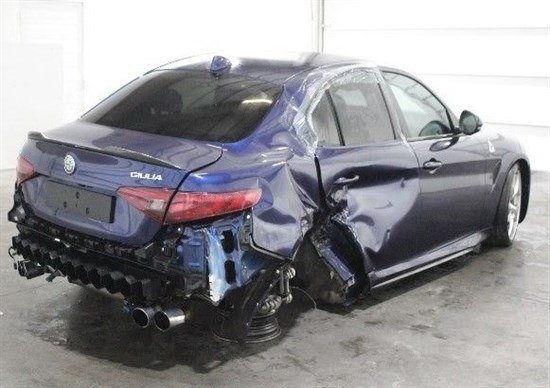 242 AR GIULIA QUADRIFOGLIO tamponata.jpg