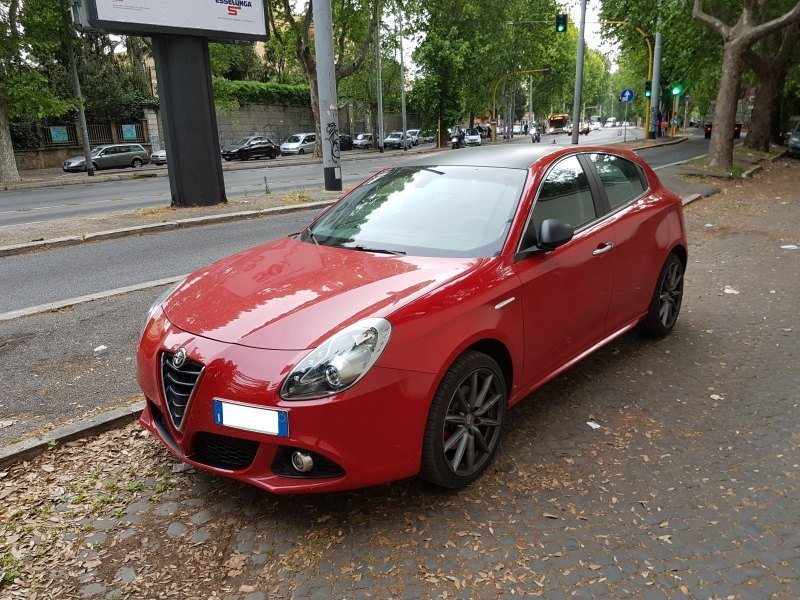 Alfa Romeo Giulietta 2 0 Jtdm 150cv Exclusive Rosso