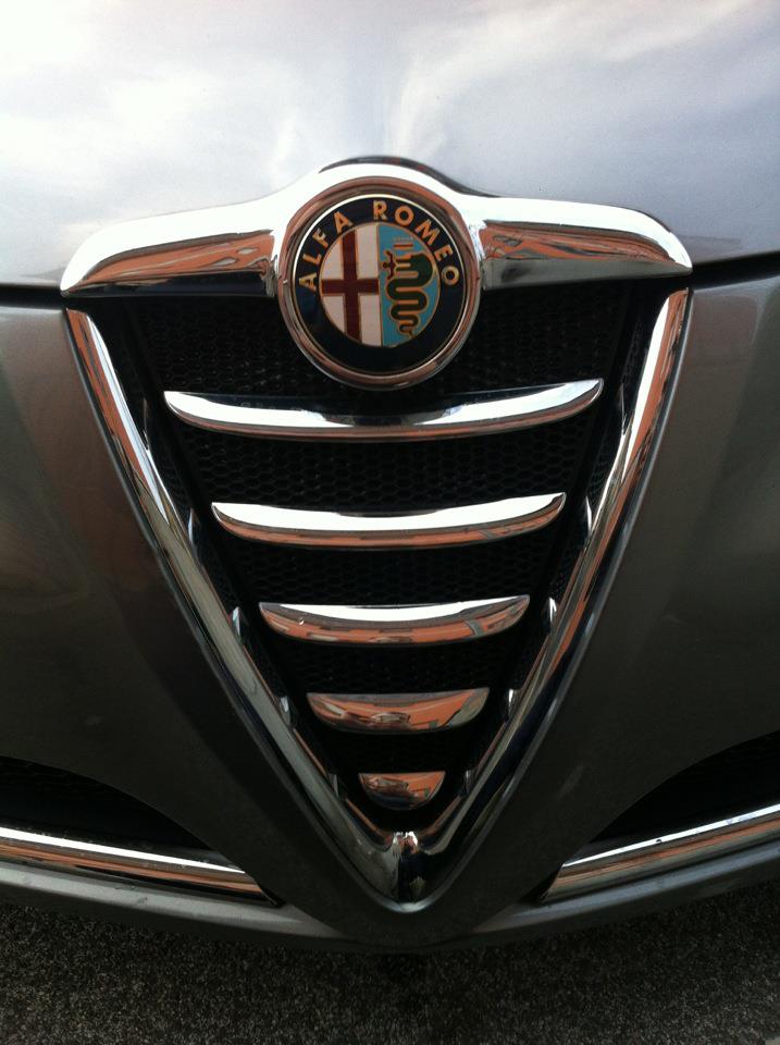 stemma logo ALFA ROMEO GT anteriore ORIGINALE baffo fregio calandra front emblem
