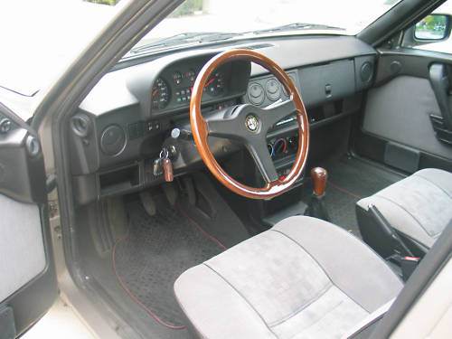 alfa 33 interior.jpg