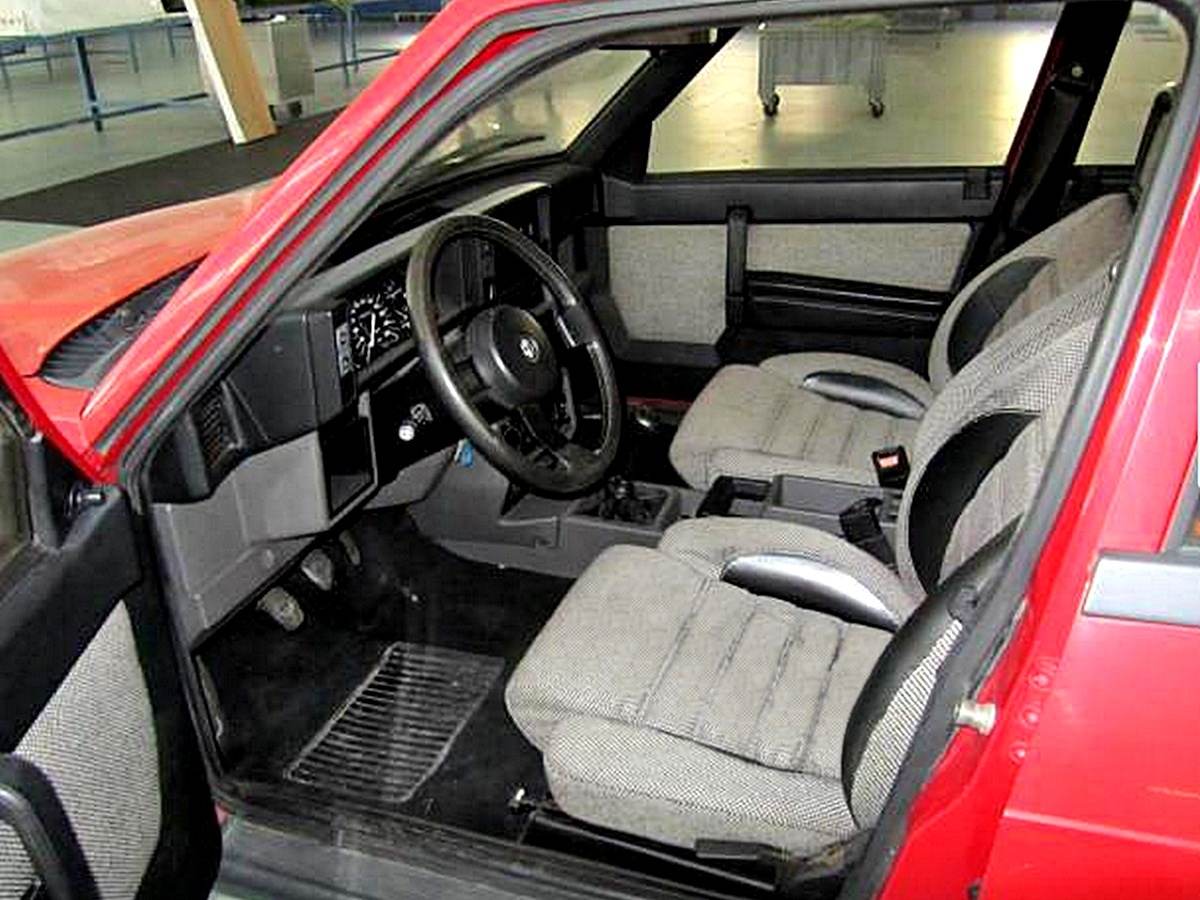 alfa-75-turbo-86-sedili.jpg