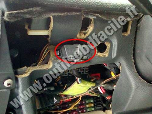 alfa-romeo-156-1-obd-socket.jpeg