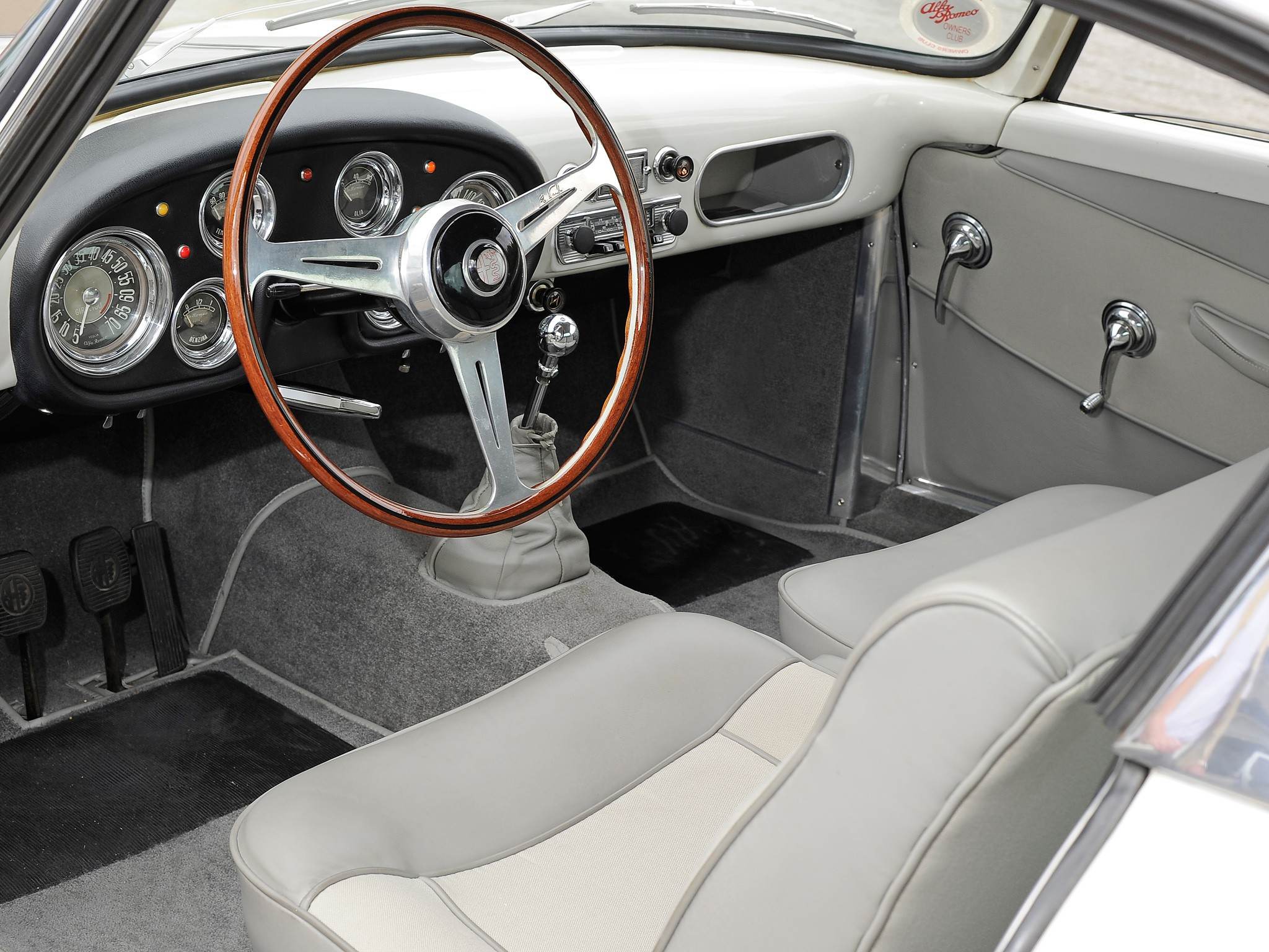ALFA-ROMEO-1900-Super-Sprint-interni.jpg