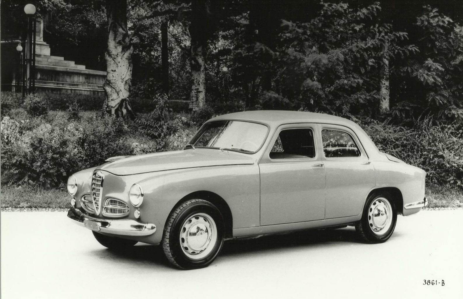 Alfa-Romeo-1900-T-I--01.jpg