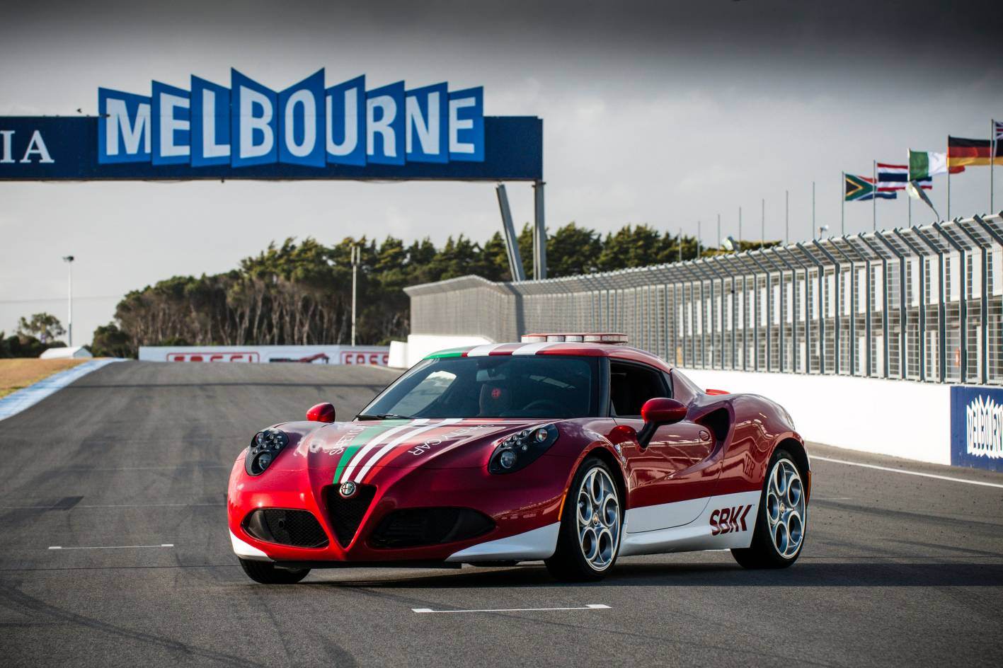 Alfa-Romeo-4C-Superbike-safety-car.jpg