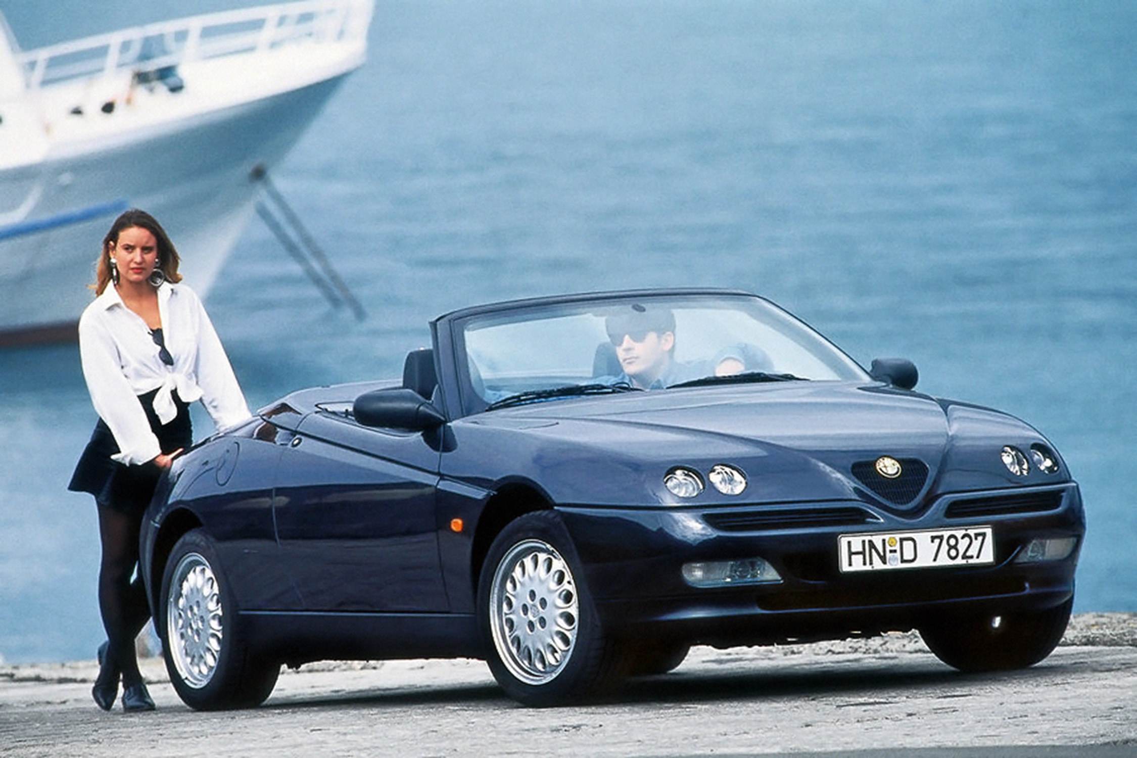 Alfa Romeo-916-1995-2-0-twin-spark.jpg