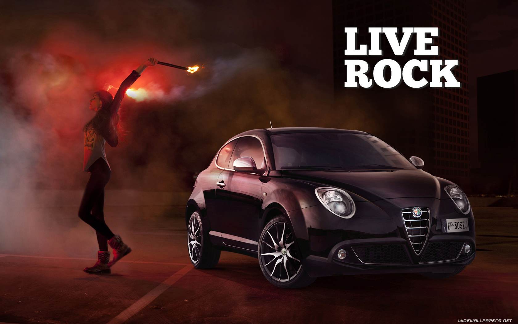 Alfa-Romeo-and-Girl-1680x1050-002.jpg