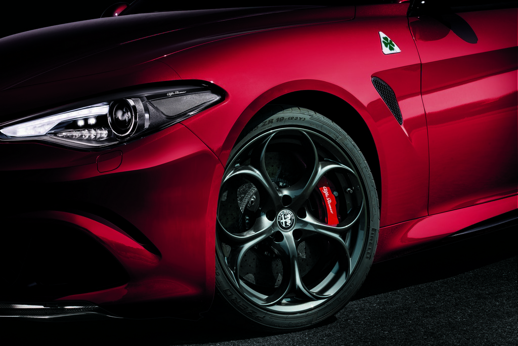 Alfa-Romeo-Giulia-Cerchio-3.jpg