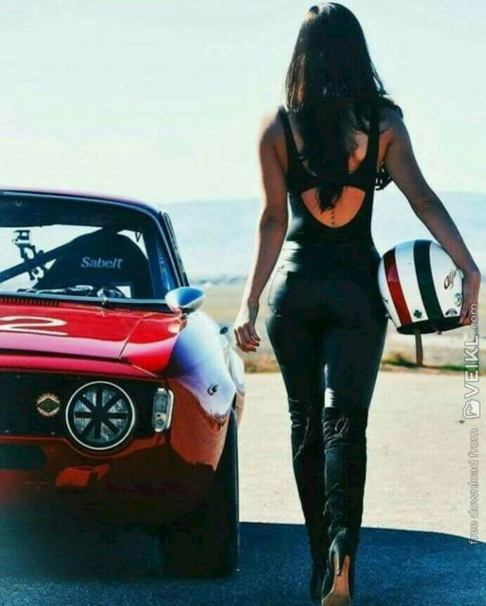 Alfa Romeo Giulia GT Girls & Cars Photo.jpg