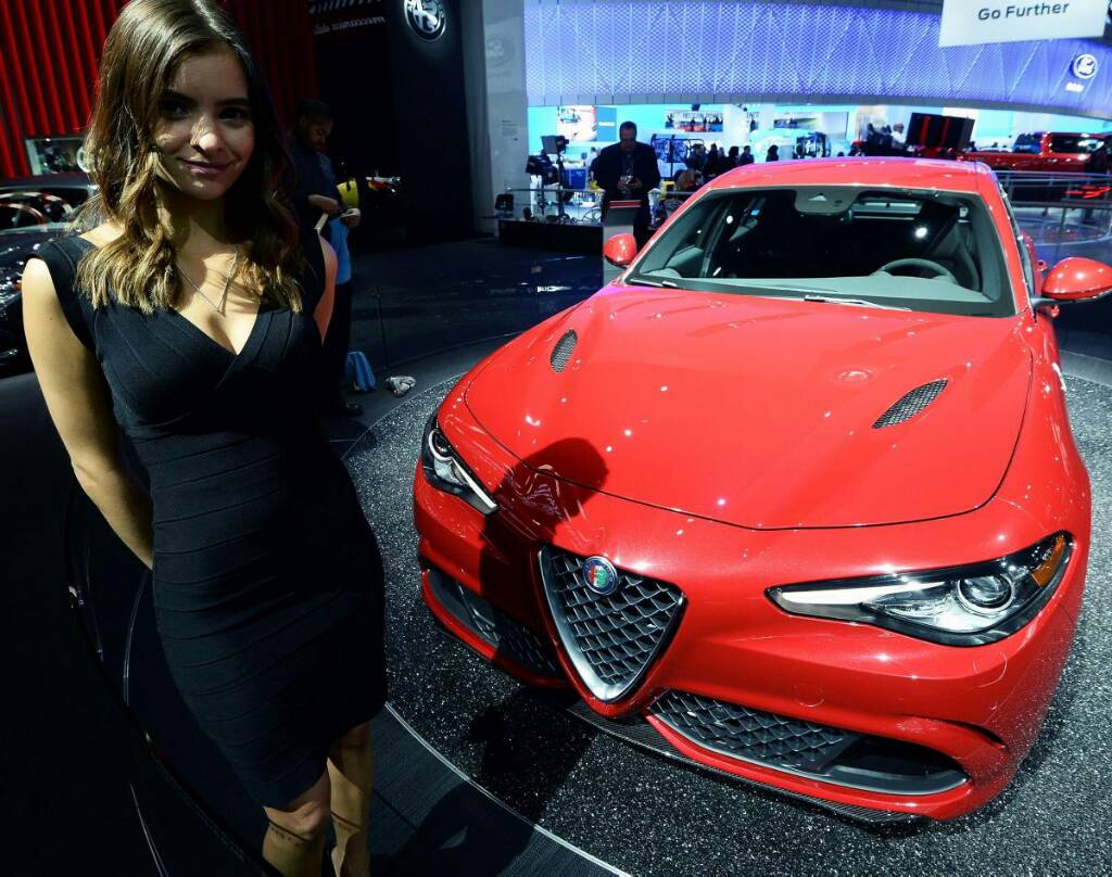 alfa-romeo-giulia-guadrifoglio-detroit-auto-show.jpg