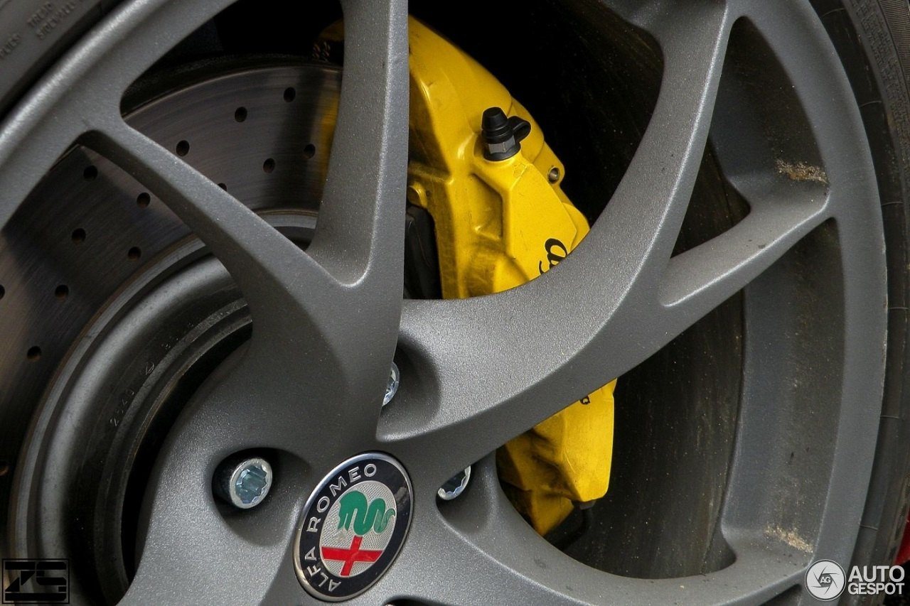 alfa-romeo-giulia-quadrifoglio-c874201072017152809_4.jpg