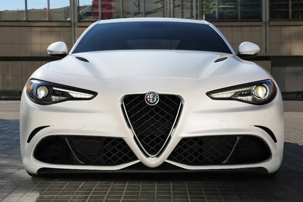 Alfa-Romeo-Giulia-with-white-exterior.jpg