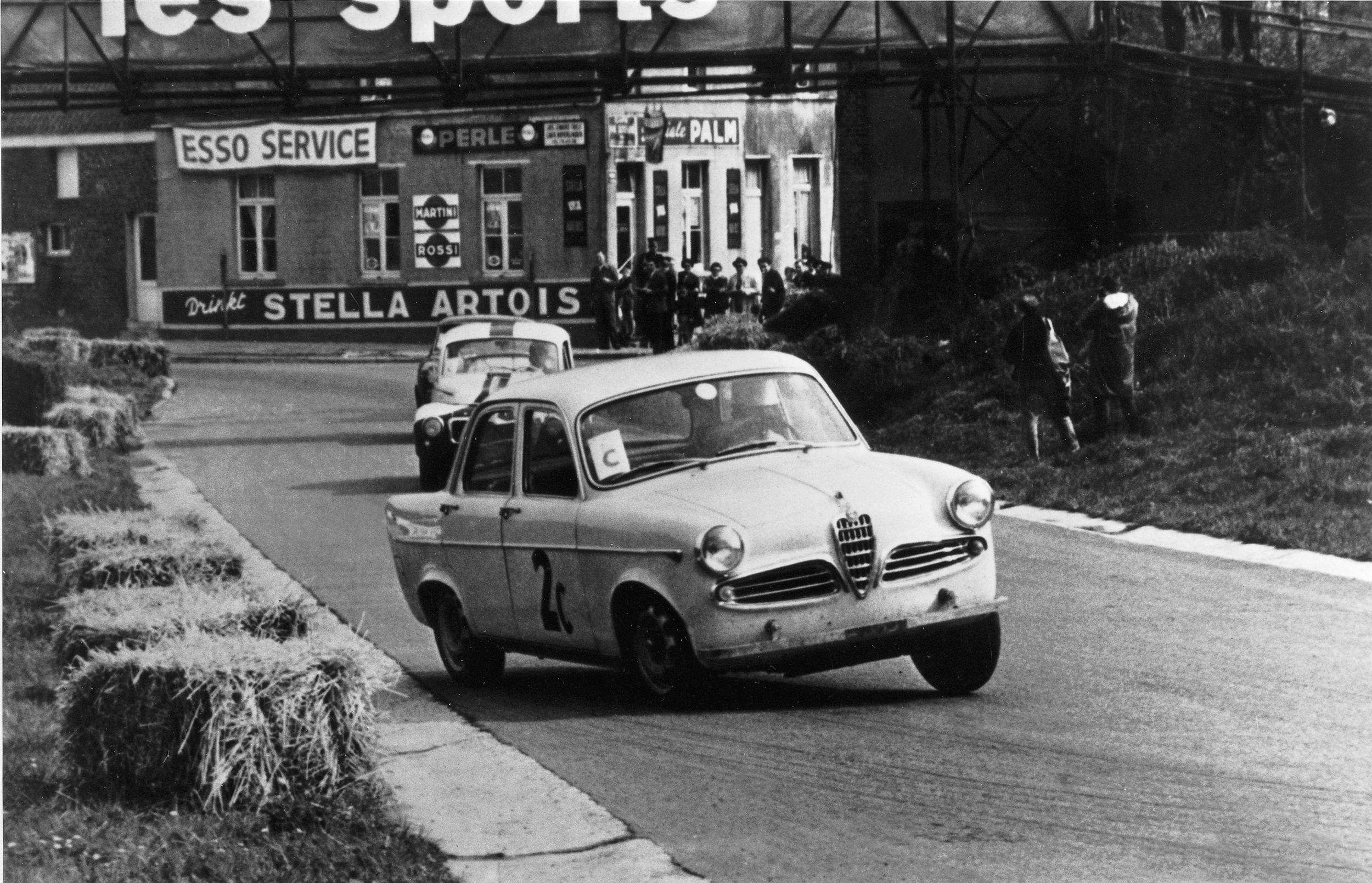 Alfa-Romeo-Giulietta-Berlina-1955_7.jpeg