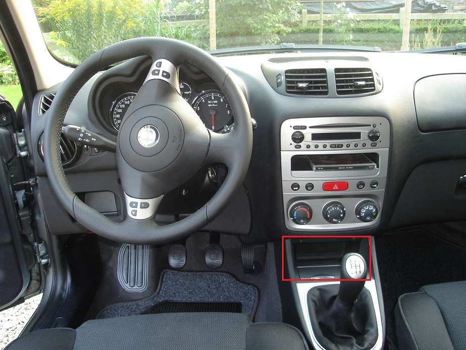 Alfa_Romeo_147_dashboard.jpg