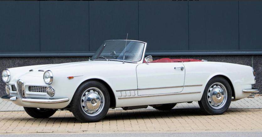 Alfa_Romeo_2000_Spider_1959.jpeg