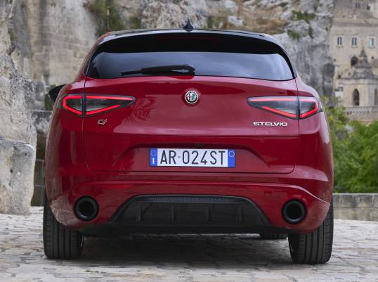 alfa_romeo_stelvio_tributo_italiano_79_0b8208ba0fc40bc3.jpg