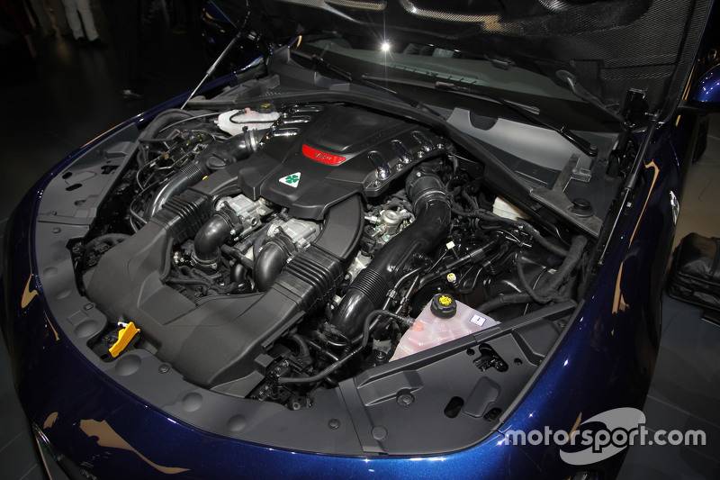 automotive-frankfurt-international-motor-show-2015-alfa-romeo-giulia-quadrifoglio-verde.jpg