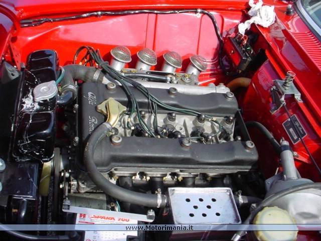 b_alfa_romeo_giulia gta_1300_15.jpg