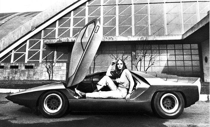 Bertone alfa romeo P-33 Carabo 1968.jpg