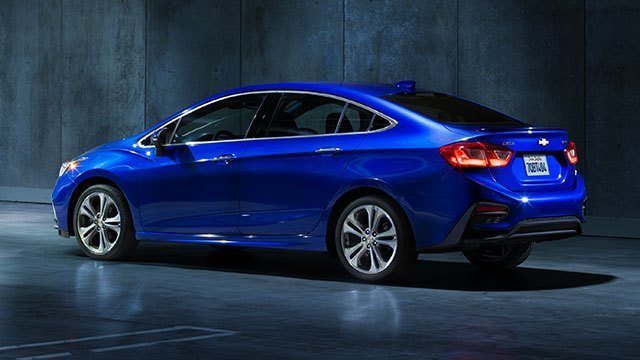 ca-2017-chevrolet-cruze-compact-car-mo-masthead-640x360-03.jpg
