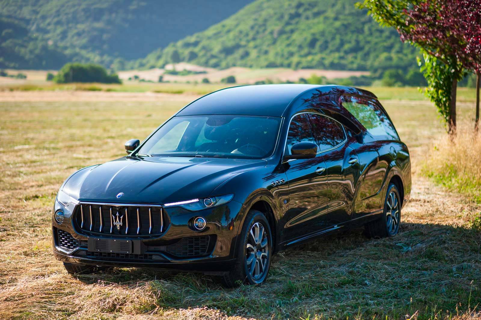 Carro-funebre-Maserati-Levante-3-1.jpg