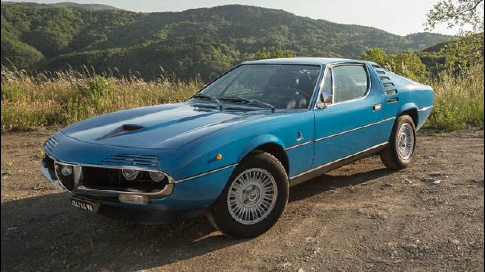 copertina-alfa-romeo-montreal-massima-aspirazione.jpg