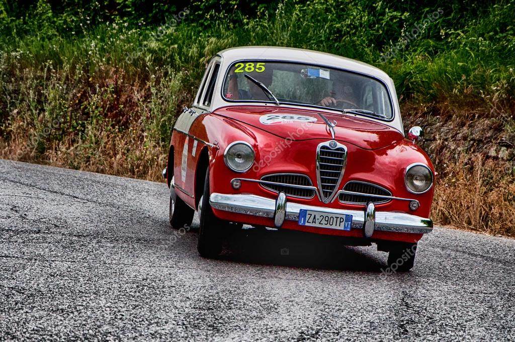 depositphotos_94929496-stock-photo-alfa-romeo-1900-super-ti.jpg