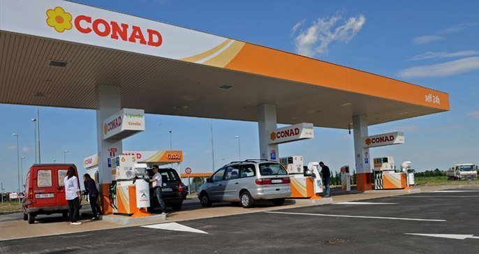 Distributore_benzina_Conad.jpg