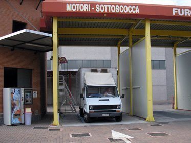 galleria-lavaggio-motori-e-sottoscocca-thb001.jpg