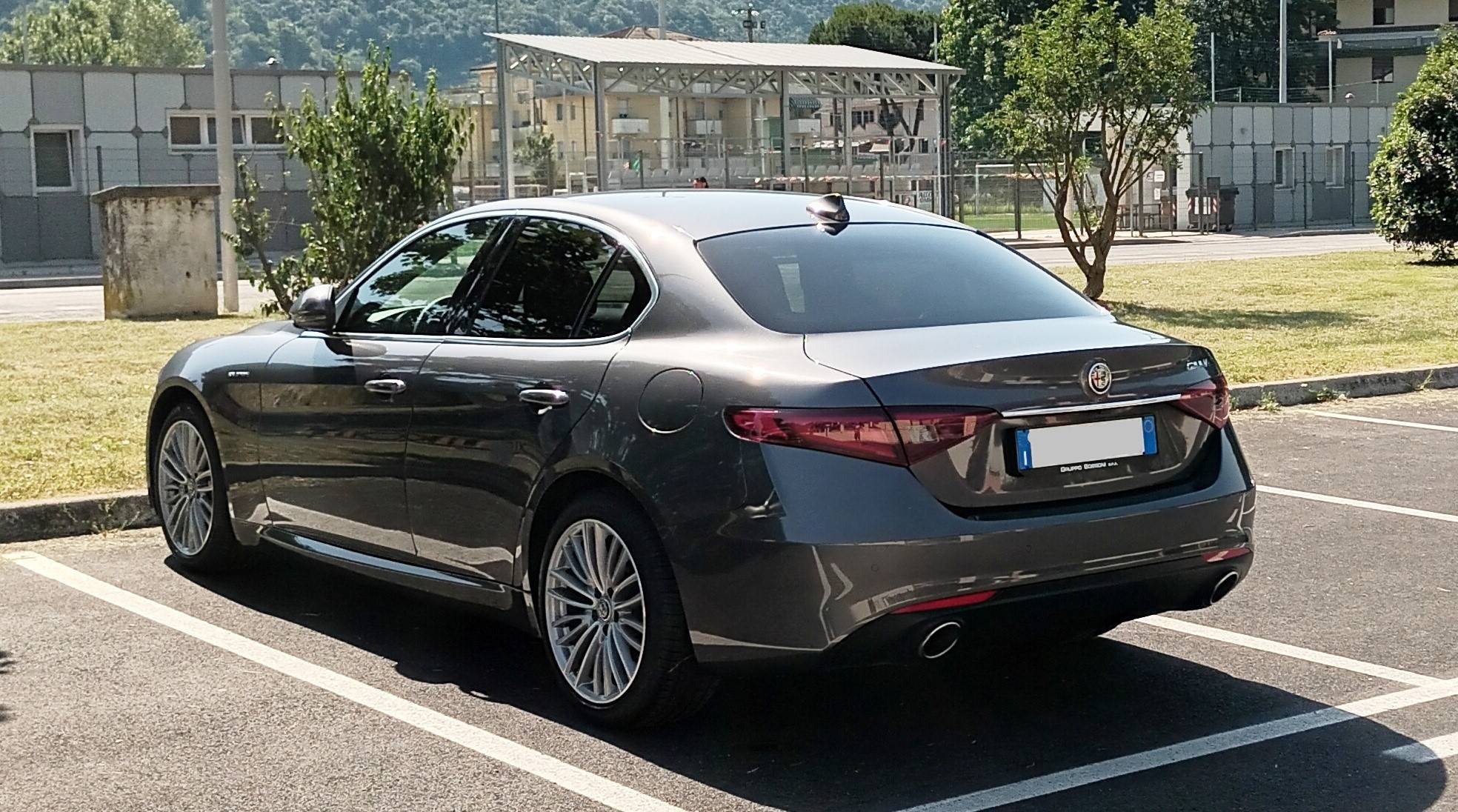 Giulia retro.jpg