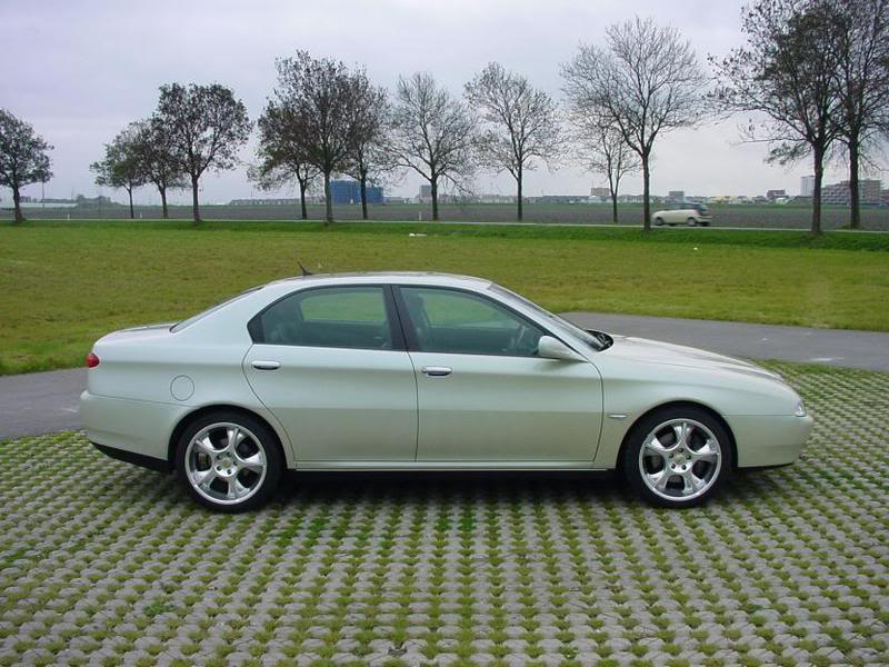 i115.photobucket.com_albums_n308_alfa121_140_128_20Tjeerd_20061105_Alfa_Romeo_166_3_1.jpg