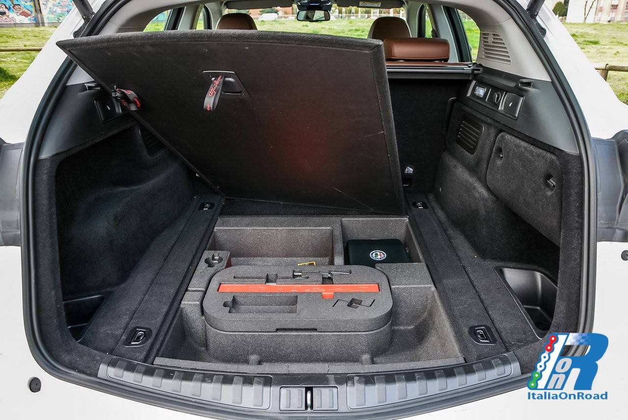 interno baule stelvio.jpg
