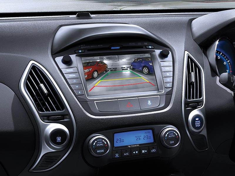 ix35-safety-features-rear-view-camera-800x600.jpg