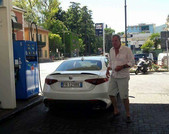 Jeremy Clarkson e AR Giulia Quadrifoglio.jpg