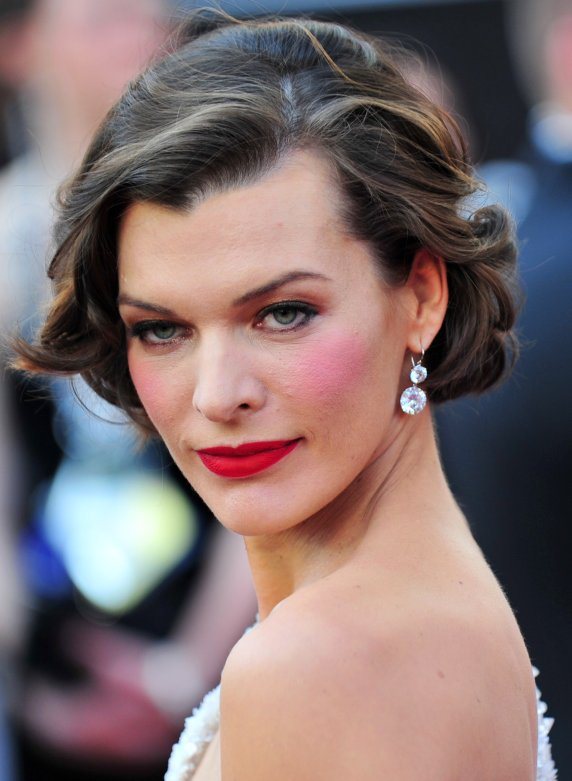 milla-jovovich-at-2012-oscars.jpeg