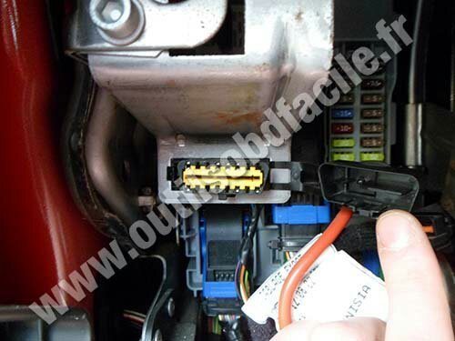 obdii-diagnostics-port-alfa-romeo-mito.jpg