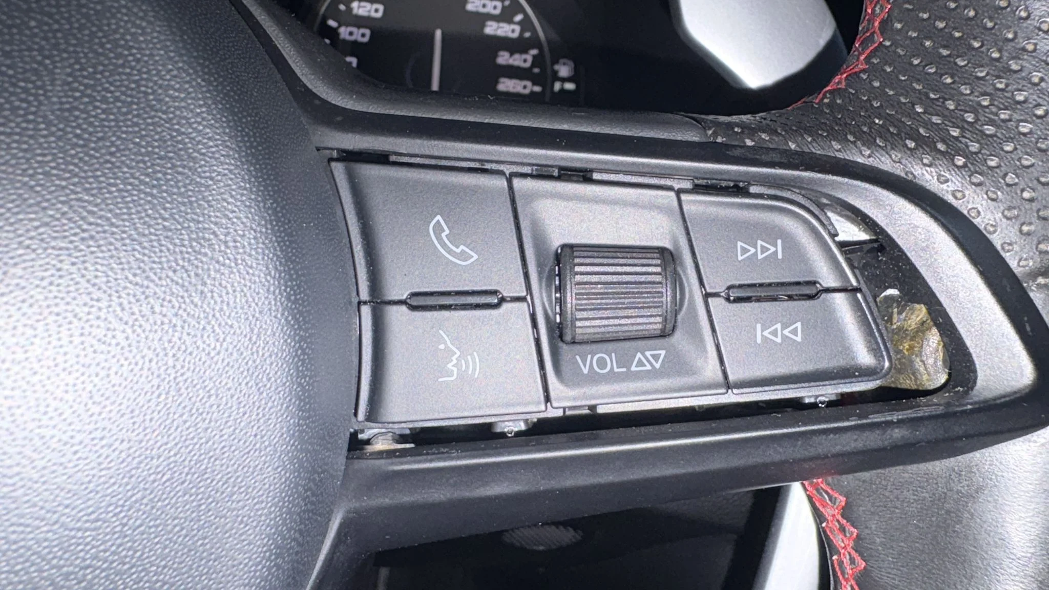 PHOTO-2025-10-28-21-02-50.webp PHOTO-2025-10-28-21-02-50.webp