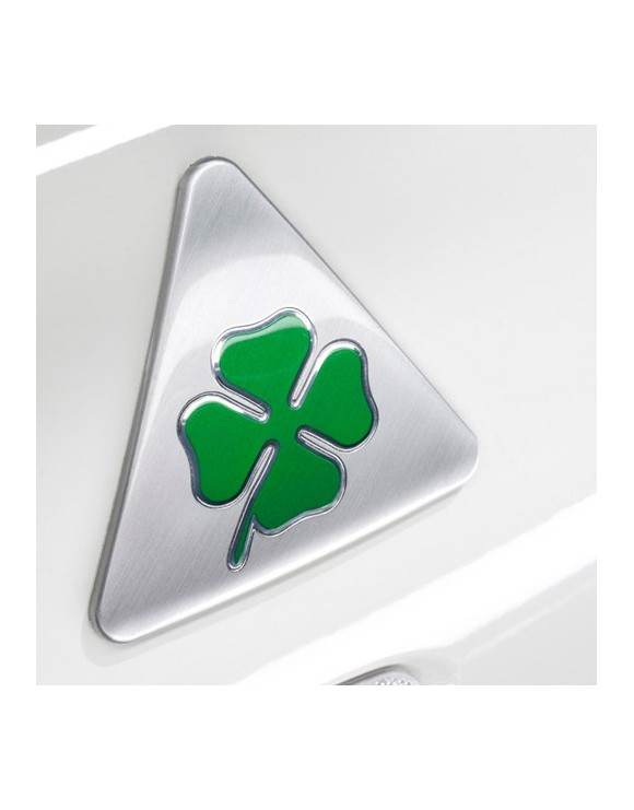 quadrifoglio-verde-sfonfo-silver-alfa-romeo-giulietta-destro.jpg