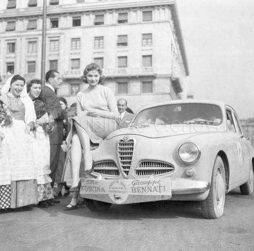 rally-del-cinema-alfa-romeo-1955-sanremo-Gina Lollobrigida.jpeg