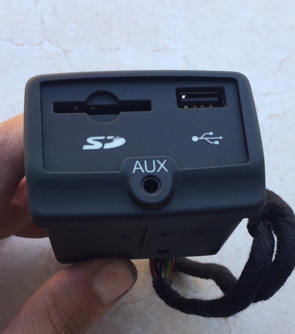 Sd-Usb-Aux-Alfa-Romeo-Giulietta.jpg